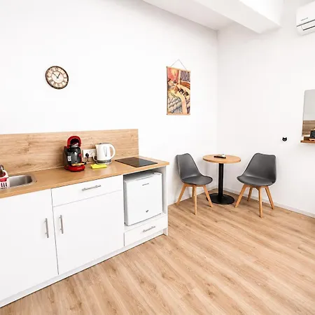 Smart Comfort Studion5 Private Kitchenette Bathroom 250m Marina Port Old 900m Апартаменты *